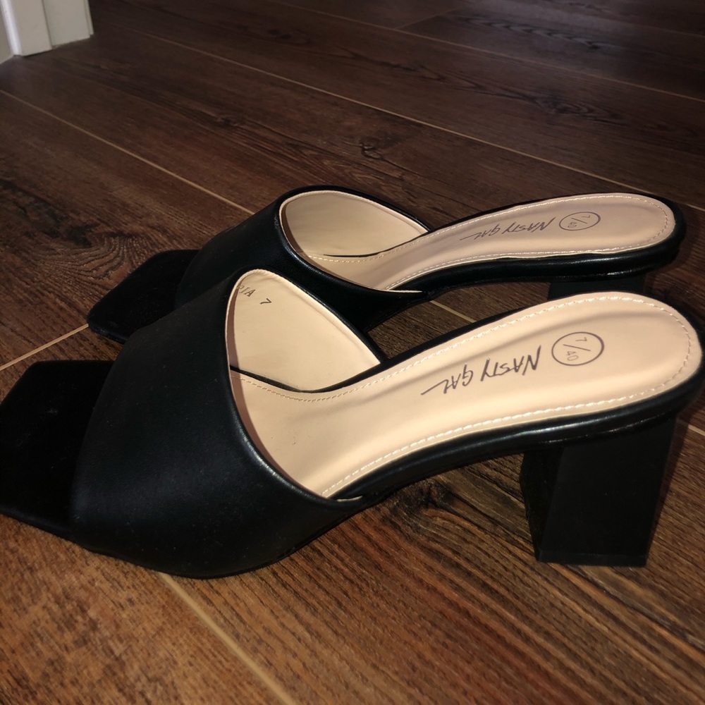 NWOT Nasty Gal black mule size 40 (8.5-9)
